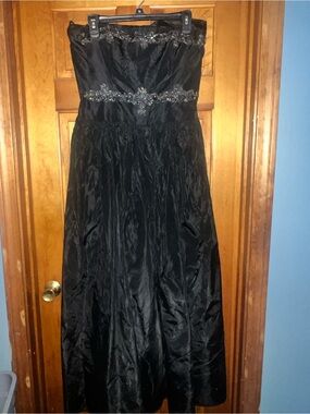 Strapless Black Evening Dress with Beaded Waist Cachet size 12 vintage 90’s
